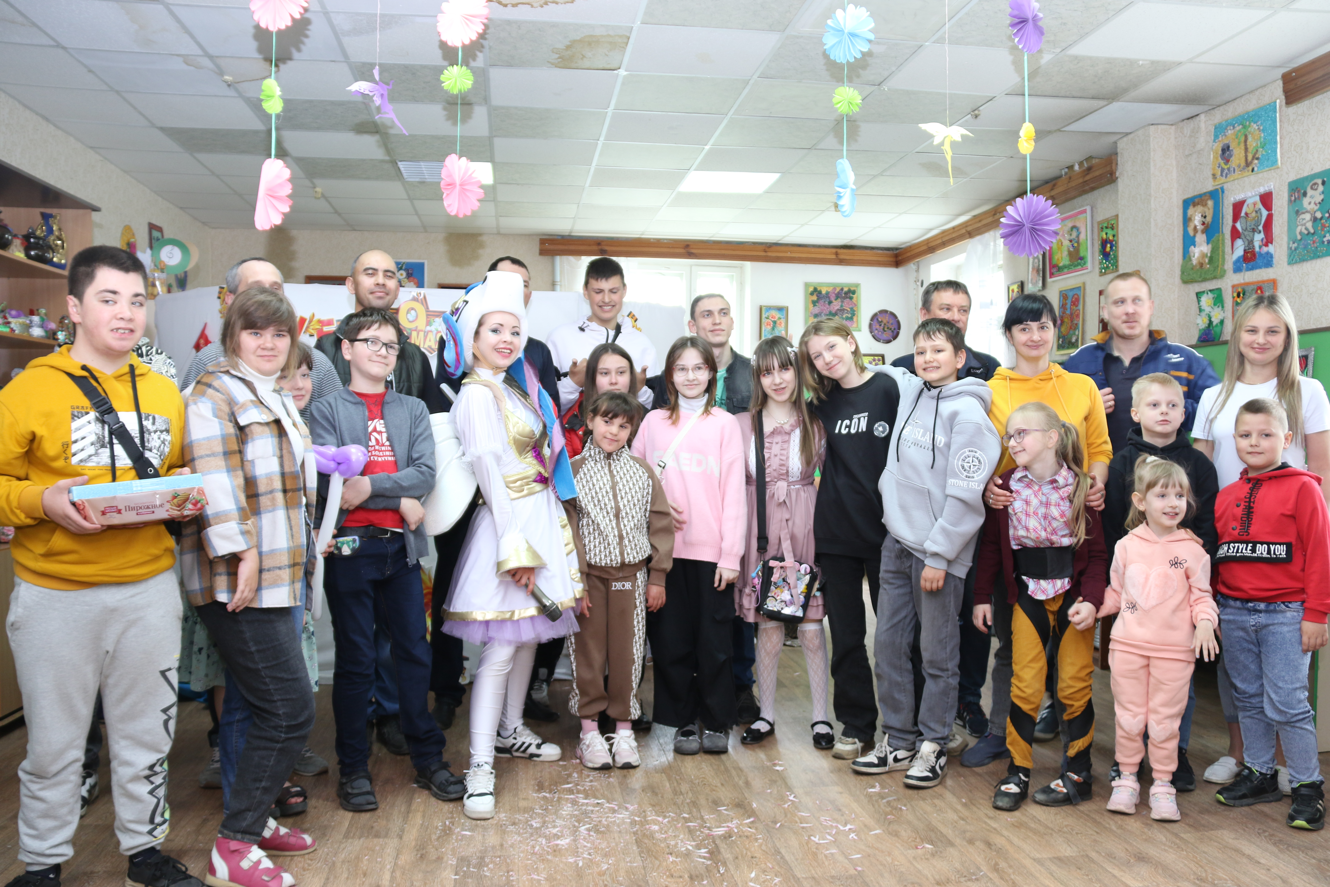 Сотрудники Росреестра по ДНР навестили детей из Центра реабилитации инвалидов.