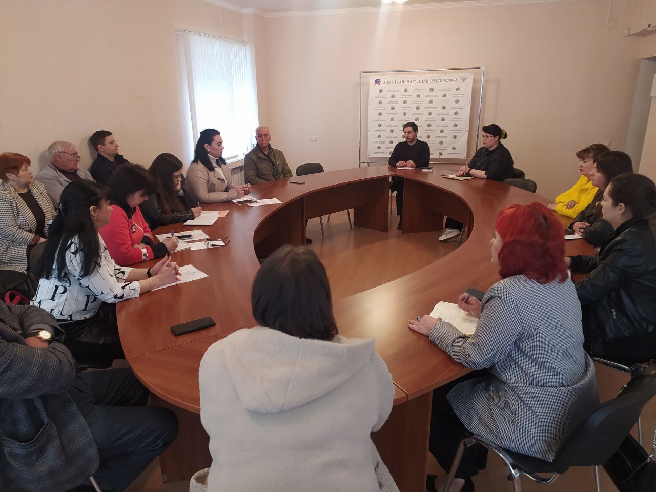 В Ждановке обсудили вопросы трудовой деятельности и подготовку к майским праздникам.