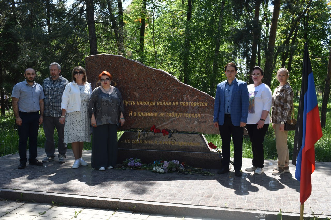 В Ждановке почтили память жертв пожара в одесском Доме Профсоюзов.