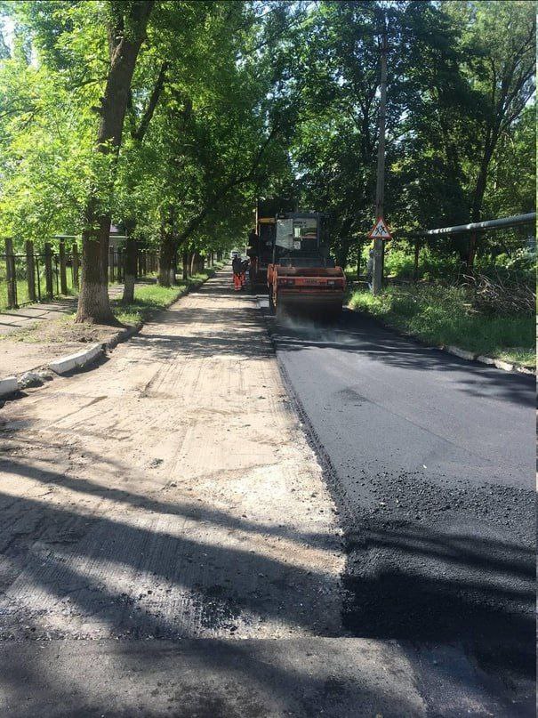 Магаданская область ремонтирует дороги в Ждановке.