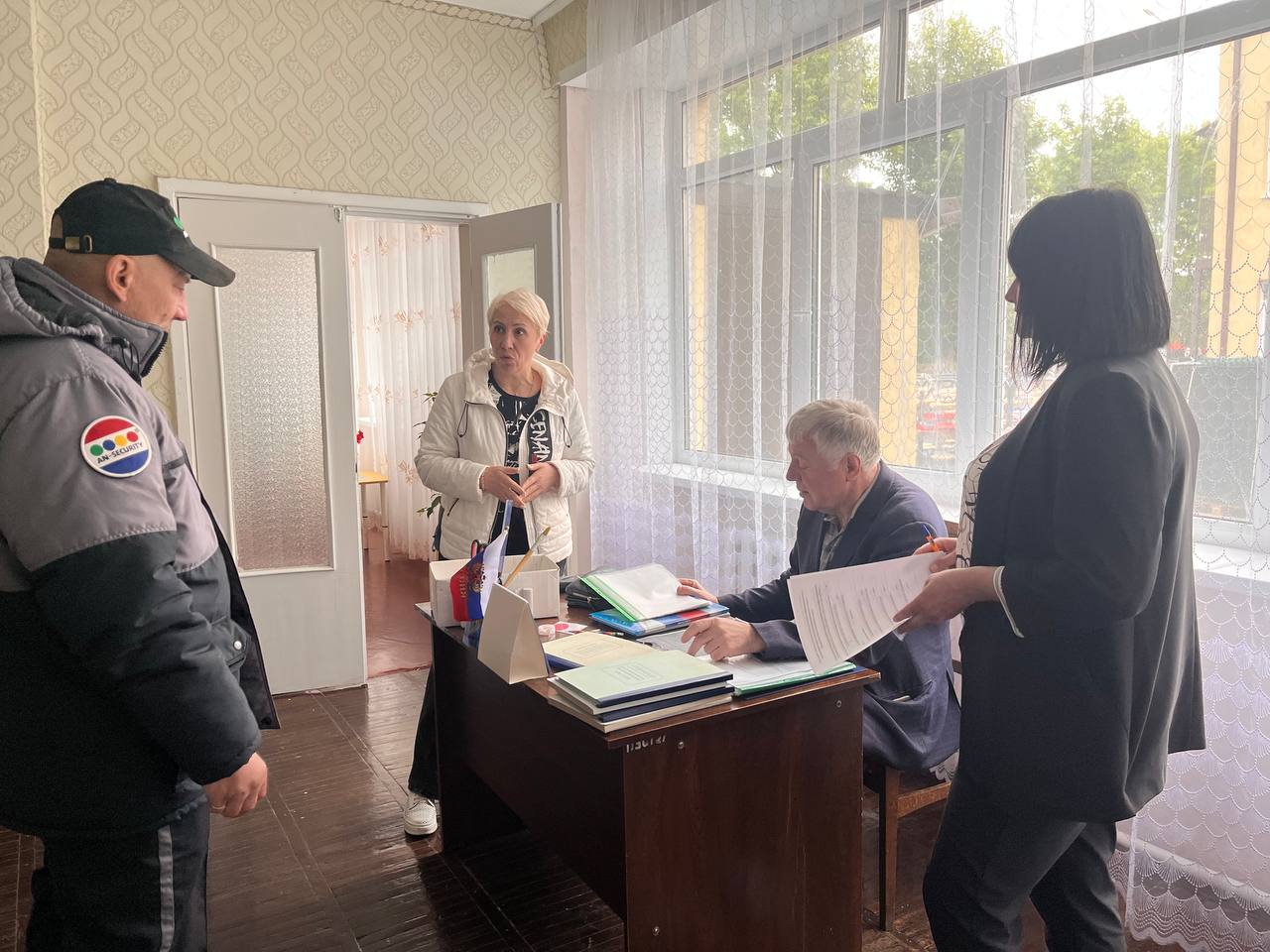 В Ждановке проверили охрану в школах и детских садах.
