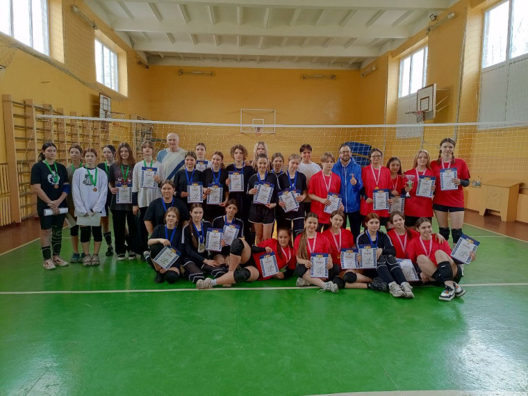 В Ждановке прошли соревнования по волейболу.
