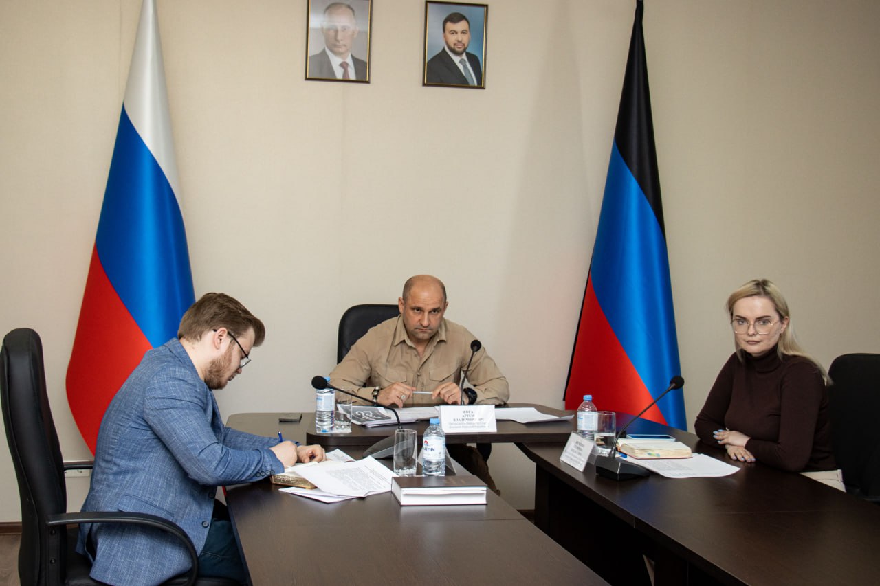 Планы и перспективы развития ДНР депутаты обсудили на тематических круглых столах.