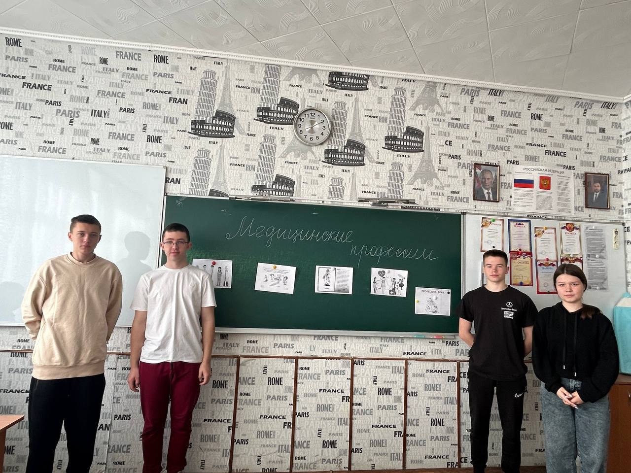 В школах Ждановки прошли профориентационные занятия.