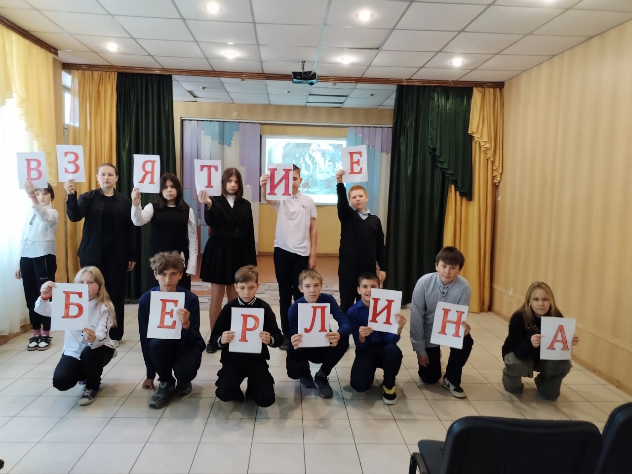 Школьникам Ждановки провели патриотический урок к 79–й годовщине Великой Победы над фашистскими захватчиками.